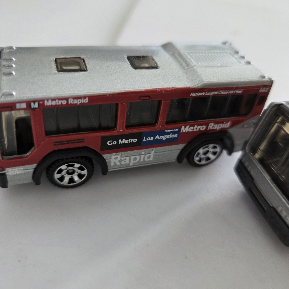 Matchbox Bus Lot - Picture 5 of 8
